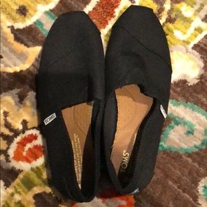 Size 8 Men’s Black Toms